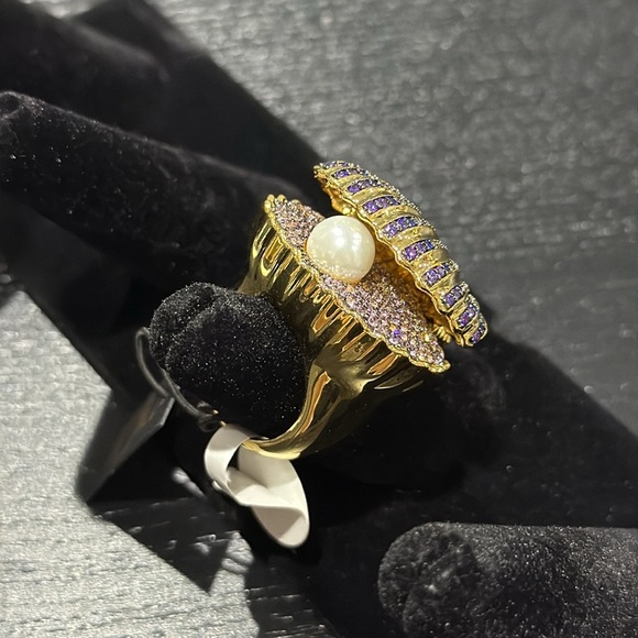 14KT Gold Plated Clamshell with Pearl Scallop Surprise Cocktail Statement Ring - Picture 2 of 10